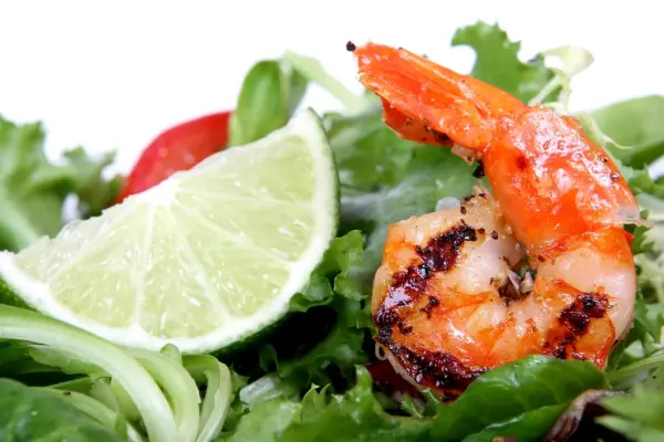 Grilled prawns with lime and green salad